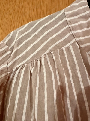Modische, leichte Bluse in Beige - Gr. 40 - neuwertig Bild 3