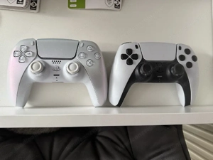 Sony PlayStation 5 DualSense mit Controllern und Spielen Bild 2