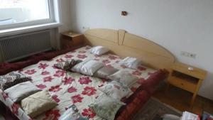 Doppelbett mit zwei Nachtkästchen modern Bild 2