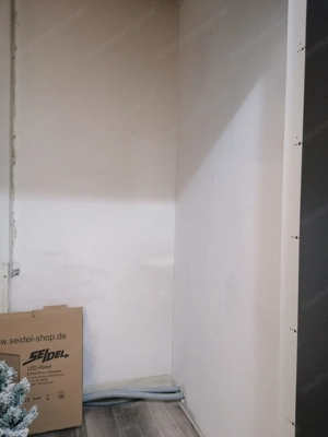 Kleiner Raum für Standsolarium  Selbstbedienungsgerät mit eigenem Zugang, Dornbirn 