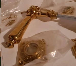 Türklinke mit Rosette aus Messing neu ungebraucht Bild 2