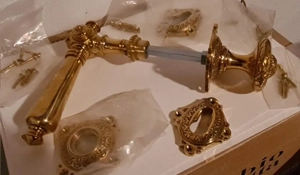 Türklinke mit Rosette aus Messing neu ungebraucht Bild 5