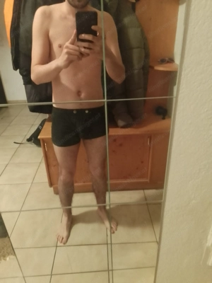 Sympathischer Single sucht offene Sie für prickelndes Treffen mit Paar  Bild 3