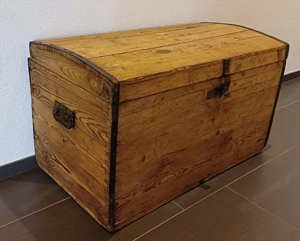 schöne alte Holztruhe