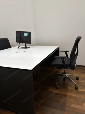 Große Schreibtische zu Spottpreisen zu verkaufen