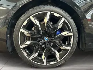 BMW 520d xDrive Limousine // M Sportpaket // Anhängerkupplung // Panoramadach Bild 11