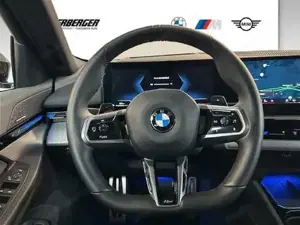 BMW 520d xDrive Limousine // M Sportpaket // Anhängerkupplung // Panoramadach Bild 8