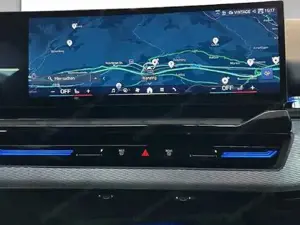 BMW 520d xDrive Limousine // M Sportpaket // Anhängerkupplung // Panoramadach Bild 9