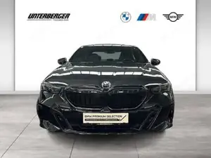 BMW 520d xDrive Limousine // M Sportpaket // Anhängerkupplung // Panoramadach Bild 4