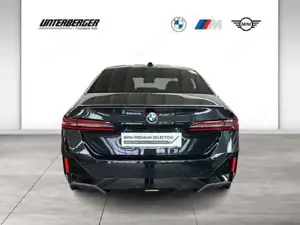 BMW 520d xDrive Limousine // M Sportpaket // Anhängerkupplung // Panoramadach Bild 5