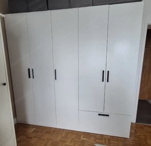 Wegen Umzug zu verkaufen! Moderner Kleiderschrank (weiß) - Top Zustand - 1 Jahr alt