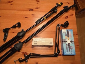 Mikrophon AGM C 1000S, Roland Steuerpedal, USB M-Audio Aufnahmegerät, Mikrofonständer, etc Bild 4
