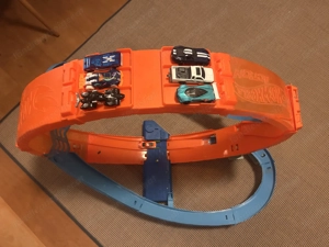 Hot Wheels Loopingbahn und viel Zubehör 