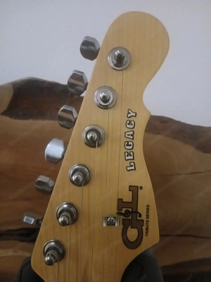 Hochwertiges Musik-Set: HaHanika 50 PF, E-Gitarre G&L Legacy Tribute Series , Ukulele & Marshall Amp Bild 2