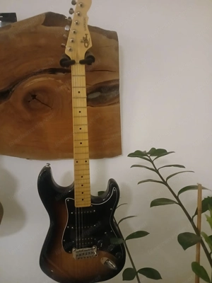 Hochwertiges Musik-Set: HaHanika 50 PF, E-Gitarre G&L Legacy Tribute Series , Ukulele & Marshall Amp Bild 3