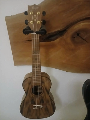 Hochwertiges Musik-Set: HaHanika 50 PF, E-Gitarre G&L Legacy Tribute Series , Ukulele & Marshall Amp Bild 4