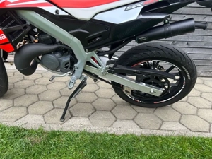 Sportauspuff Radical Stealth für Aprilia Derbi Bild 4