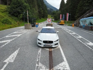 Jaguar XE R-sport Bild 3