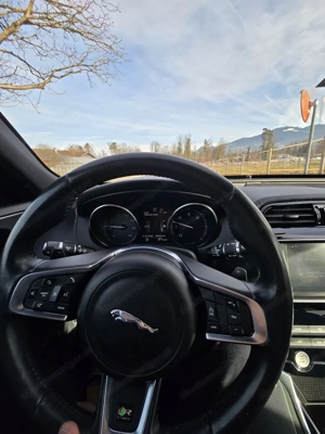 Jaguar XE R-sport Bild 2