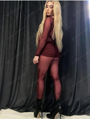 Super sexy Trans mit riesige Überraschung  Bild 4