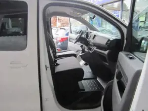 Opel Vivaro Bild 10