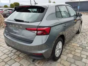 Skoda Fabia Sondermodell 130 Jahre 1.0 MPI 80 PS Virtuell C... Bild 2