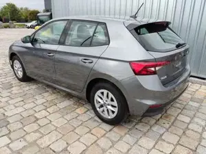 Skoda Fabia Sondermodell 130 Jahre 1.0 MPI 80 PS Virtuell C... Bild 4