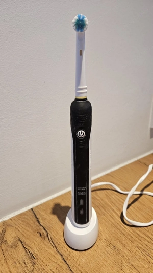 Elektrische Zahnbürste Oral B