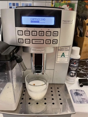 DeLonghi ECAM 22.360.S Kaffee-Vollautomat (1.8 Liter, 15 bar, 1450 Watt, Milchbehälter) silber Bild 3