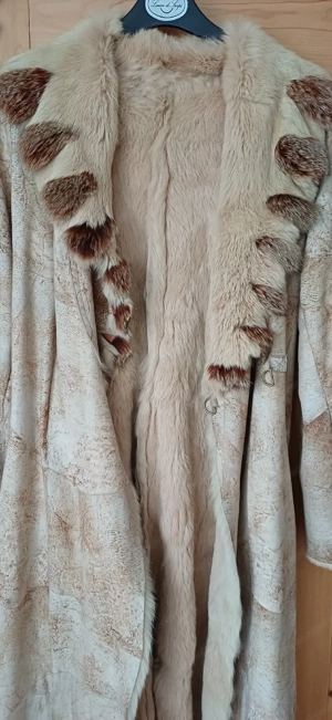 Exclusiver weicher Mantel. Bild 2