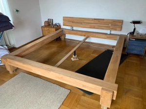 Vollholz Balkenbett B 180cm, inkl. Nachtkästchen Bild 3