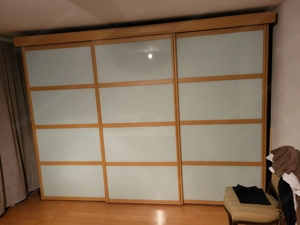 Kleiderschrank zu verschenken