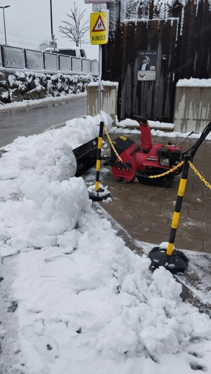 Honda Schneefräse mit Schneeschild Bild 3