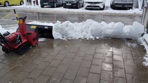 Honda Schneefräse mit Schneeschild Bild 7
