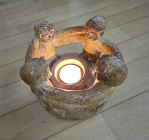 Freundeskreis aus Terrakotta - Symbol für Freundschaft & Zusammenhalt Bild 3