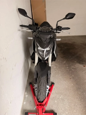 Honda 750 Hornet Bild 2