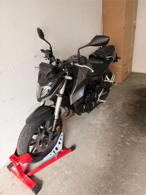 Honda 750 Hornet Bild 3