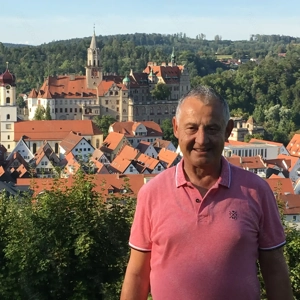 Wunsch nach attraktiver weiblicher Ergaenzung auf Augenhoehe Bild 3