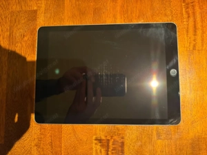 iPad 6 Generation Zoll 9,7 128 GB war wenig in Gebrauch plus gratis Rahmen Kinder Bild 15
