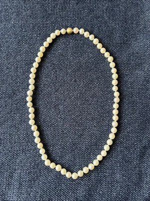 Wunderschöne, gebrauchte Perlenkette. Vergoldeter Verschluss.  Bild 2