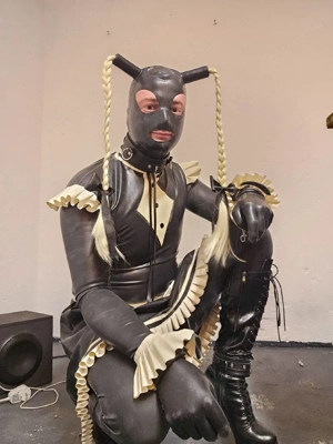 fetisch latex maid sklave bdsm erotik  Bild 3