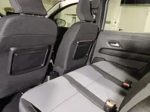 Dacia Jogger Extreme 1.0 TCe 110 7-Sitzer-AHK-Kamera-LED-App... Bild 10