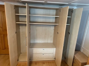 Kleiderschrank Bild 2