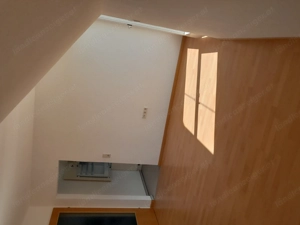 Ruhige, helle Dreizimmerwohnung mit Balkon und gratis Garagenplatz an Nichtraucher zu vermieten Bild 8