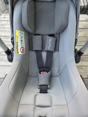 Nuna Babyschale mit isofix Station  Bild 5