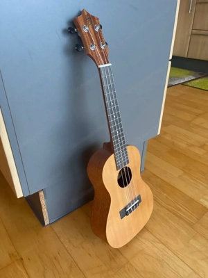 Ukulele neuwertig Bild 2