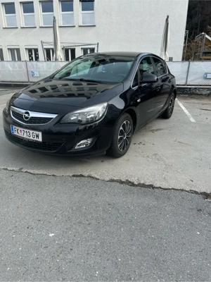 Opel Astra J Bild 2