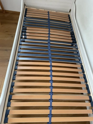 Bett von Welle Möbel mit Lattenrost, Massivholz Bild 3