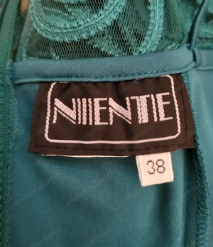 Ballkleid grün mit Stickerei Bild 2