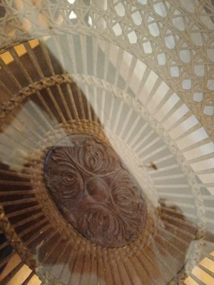 aktikes Tischchen auf Rollen Bild 3